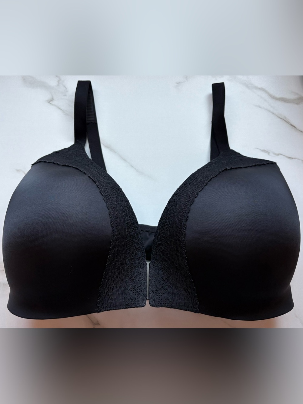 Bare Necessities The Wire-Free Front Close Bra with Lace